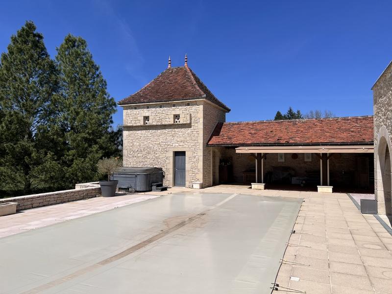 Demeure - 250 m² - 10 pièces