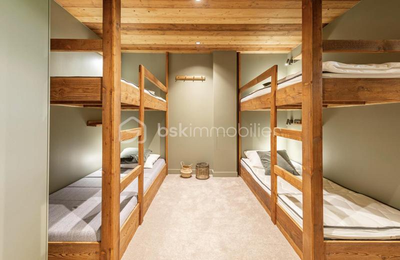 Châlet - 216 m² - 9 pièces