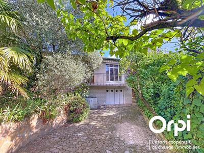 Maison - 104 m² - 4 pièces