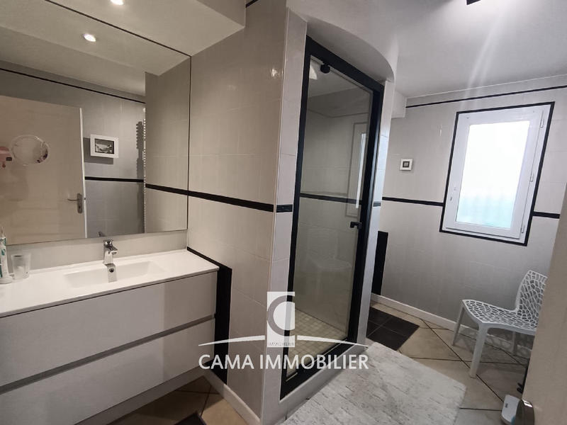 Maison - 270 m² - 8 pièces