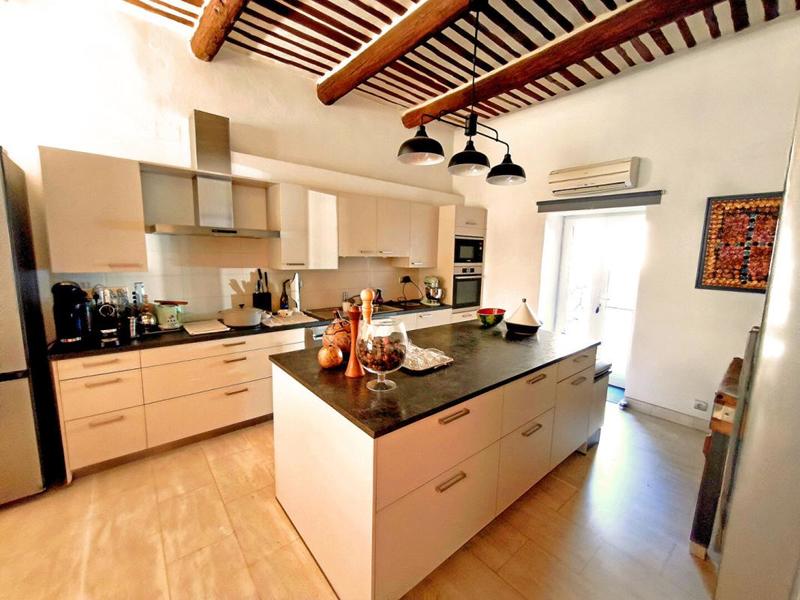 Maison - 281 m² - 8 pièces