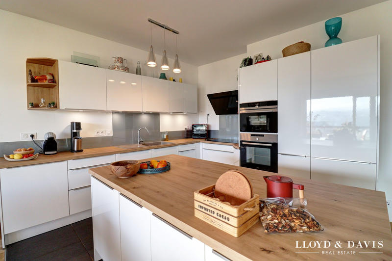 Appartement - 107 m² - 6 pièces