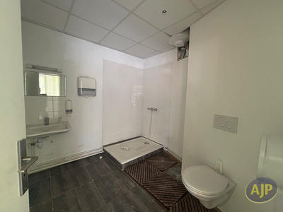 Local d'activité / Entrepôt - 236 m²