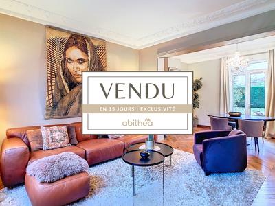 Maison - 330 m² - 11 pièces