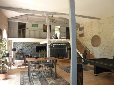 Maison - 475 m² - 12 pièces