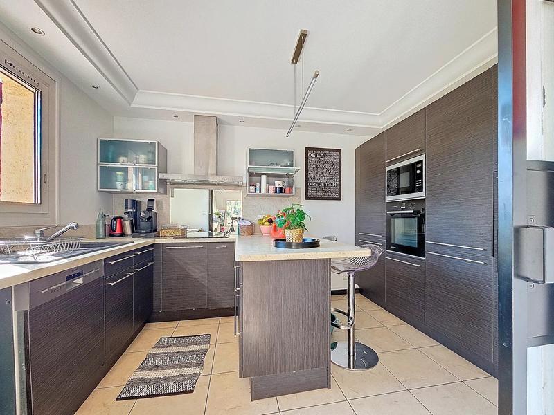 Maison - 236 m² - 9 pièces