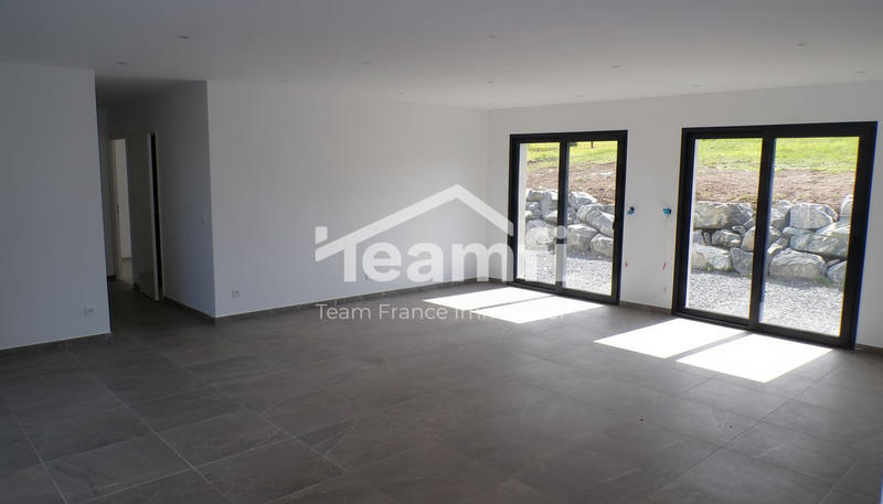 Maison - 110 m² - 8 pièces