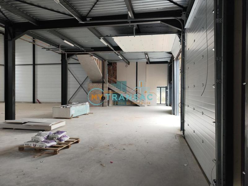 Local d'activité / Entrepôt - 401 m²