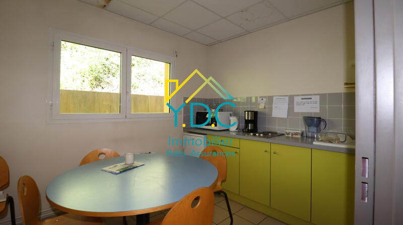 Local d'activités - 232 m² - 8 pièces