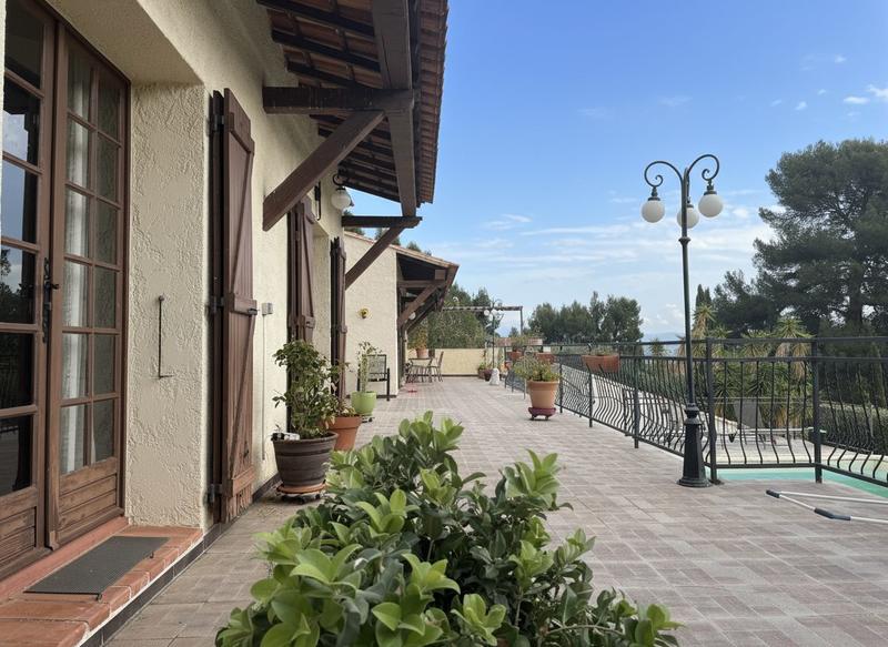 Maison - 189 m² - 6 pièces