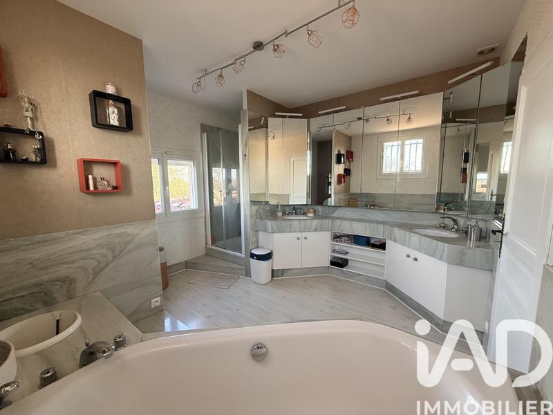 Maison de maîtres - 360 m² - 8 pièces