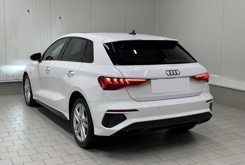 Audi A3 sportback 45 TFSIe s-Line 204 Hybride Rechargeable / Toit Ouvrant Coffre Elec Regulateur de Distance Apple Carplay Android Auto