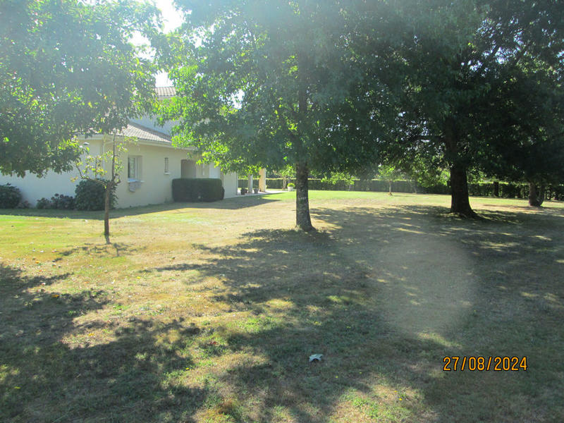 Maison - 221 m² - 8 pièces