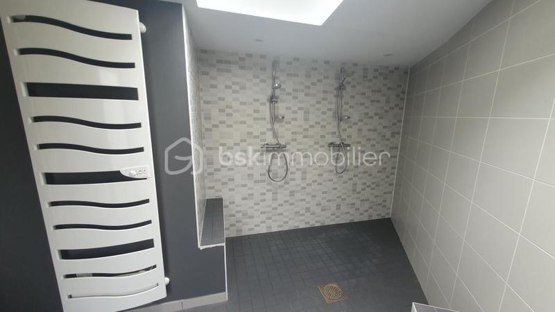 Maison - 210 m² - 10 pièces