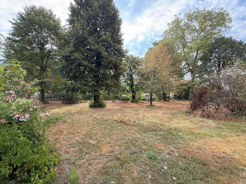 Terrain constructible - 1 040 m²