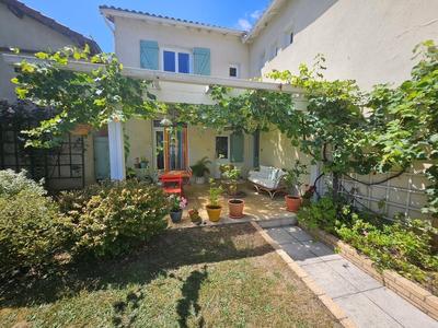 Maison - 210 m² - 5 pièces