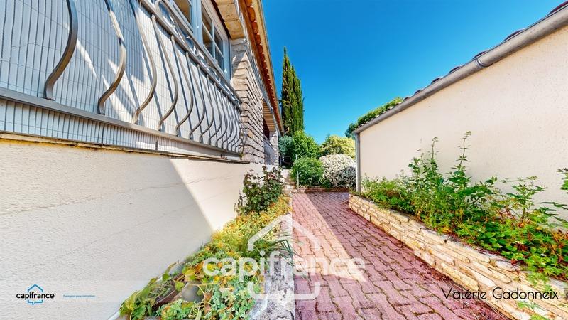 Propriété - 765 m² - 23 pièces