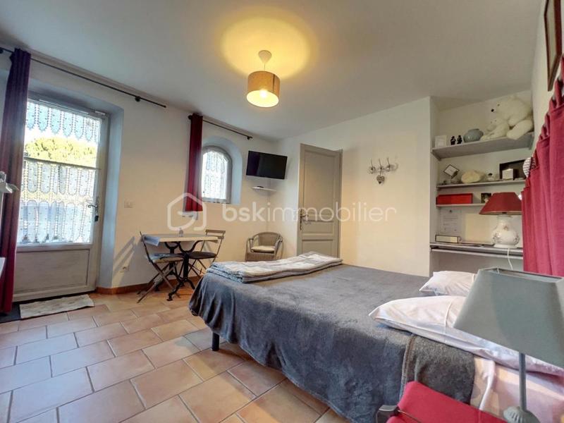 Propriété - 181 m² - 7 pièces