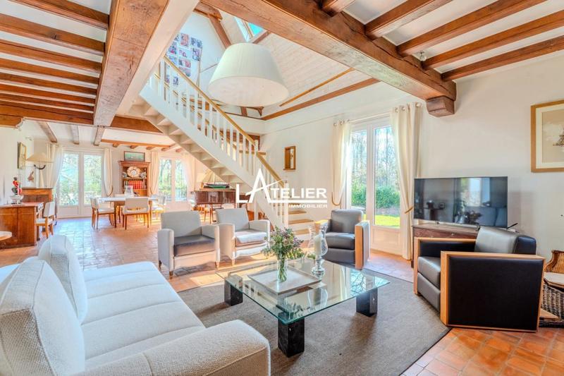 Propriété - 310 m² - 9 pièces