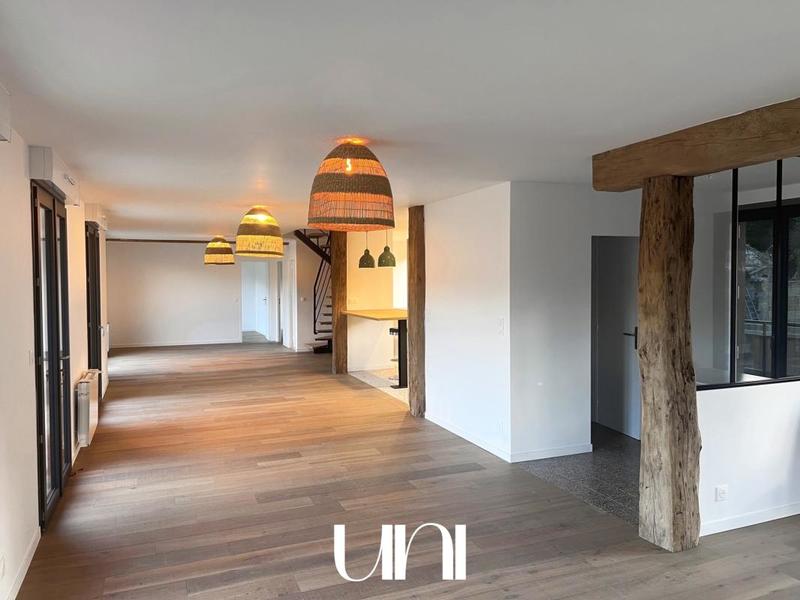 Maison - 205 m² - 7 pièces