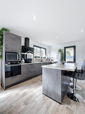 Maison - 101 m² - 5 pièces