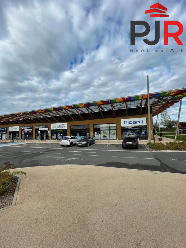 Local commercial - 2 048 m²