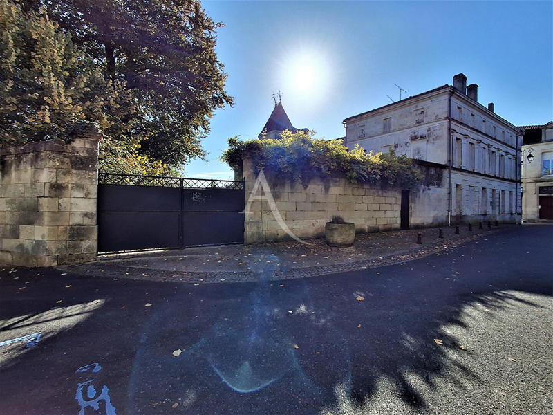 Maison - 344 m² - 10 pièces