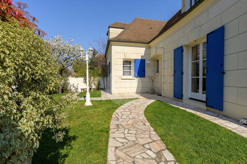 Maison - 171 m² - 6 pièces