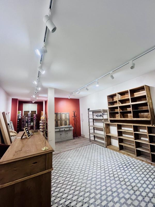 Fonds de commerce - Magasins - 61 m²