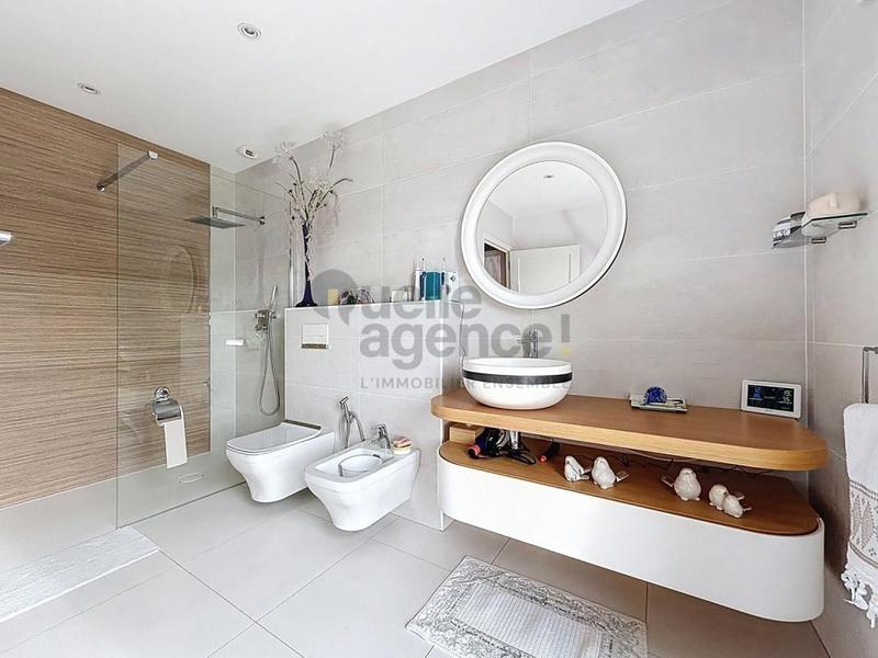 Maison - 143 m² - 7 pièces