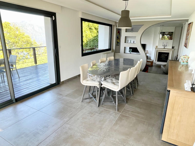 Maison - 226 m² - 6 pièces