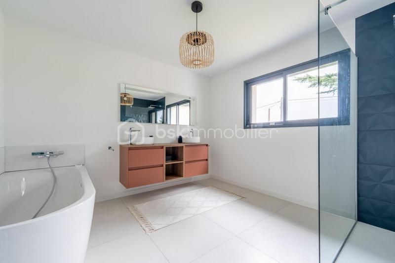 Maison - 293 m² - 8 pièces