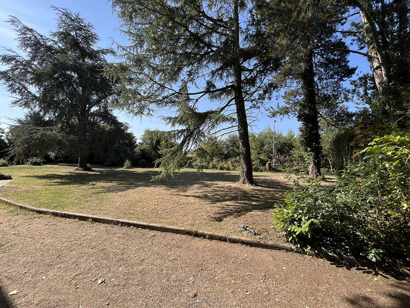 Maison - 250 m² - 6 pièces