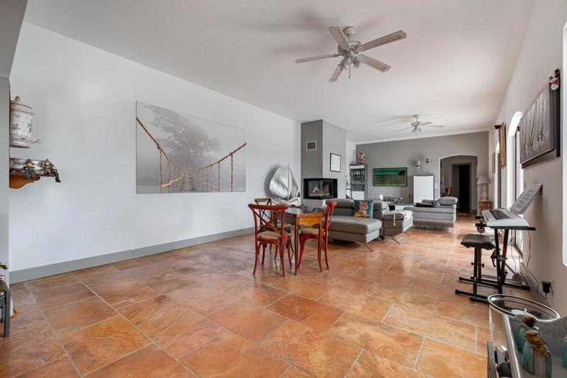 Villa - 252 m² - 8 pièces