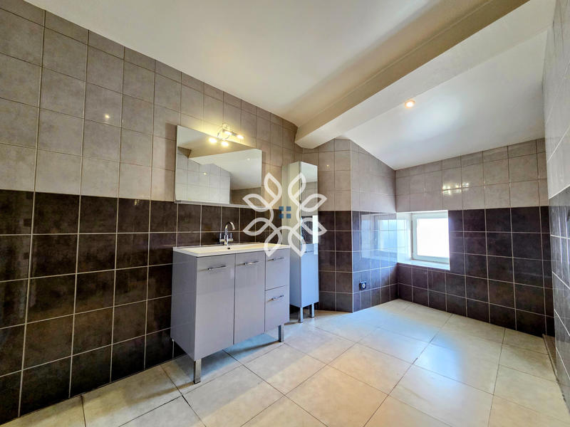 Maison - 135 m² - 2 pièces