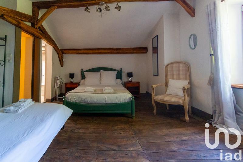 Maison - 185 m² - 11 pièces