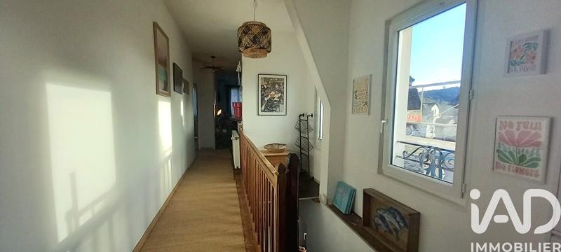 Maison - 233 m² - 9 pièces