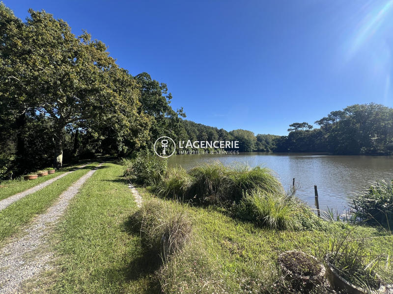 Maison ancienne - 846 m² - 13 pièces