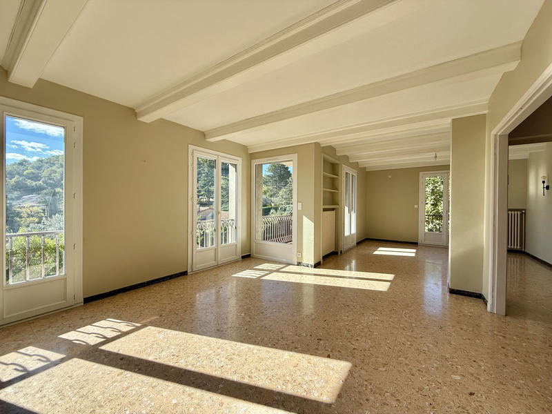 Maison - 231 m² - 10 pièces