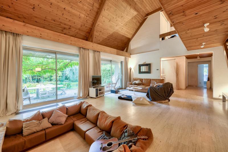 Demeure - 327 m² - 10 pièces