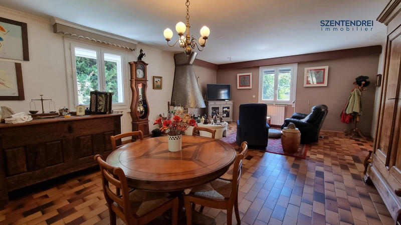 Maison - 180 m² - 7 pièces