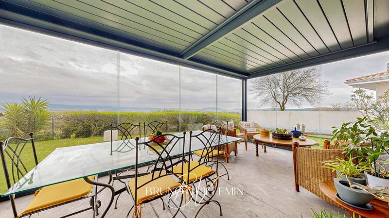 Villa - 251 m² - 8 pièces