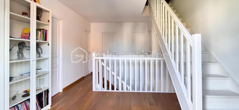 Demeure - 268 m² - 9 pièces