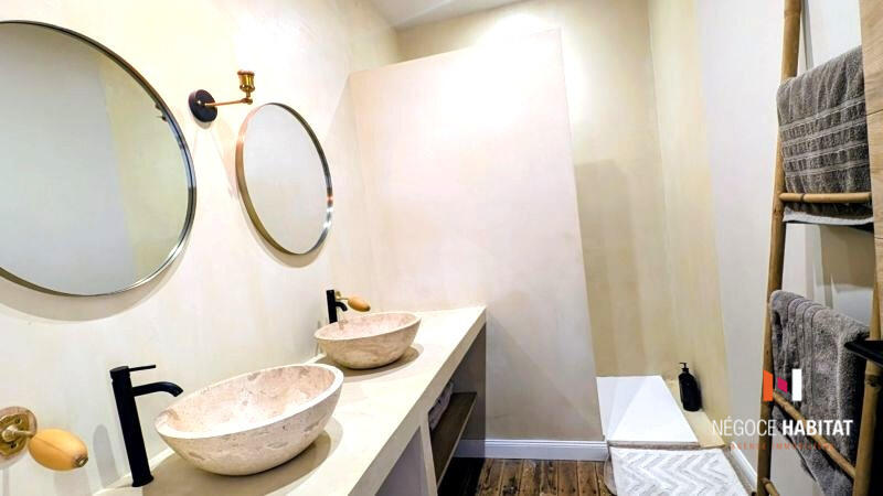 Maison - 210 m² - 6 pièces