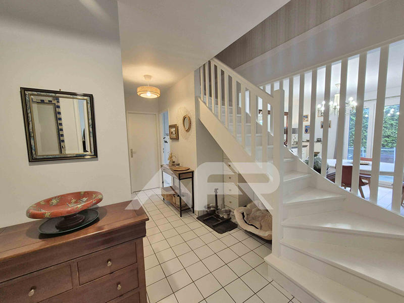 Maison - 143 m² - 6 pièces