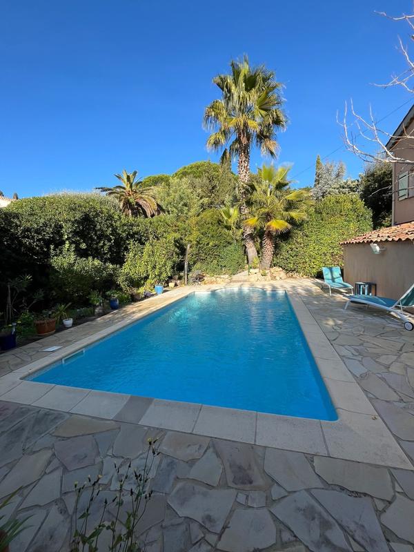 Maison - 217 m² - 9 pièces