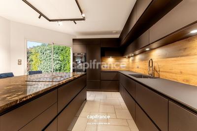 Maison - 243 m² - 8 pièces