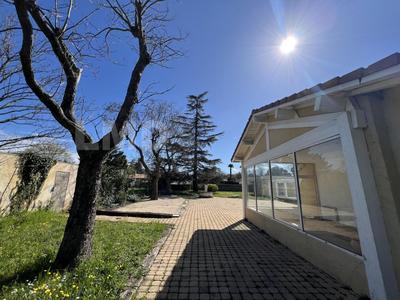 Maison - 230 m² - 13 pièces