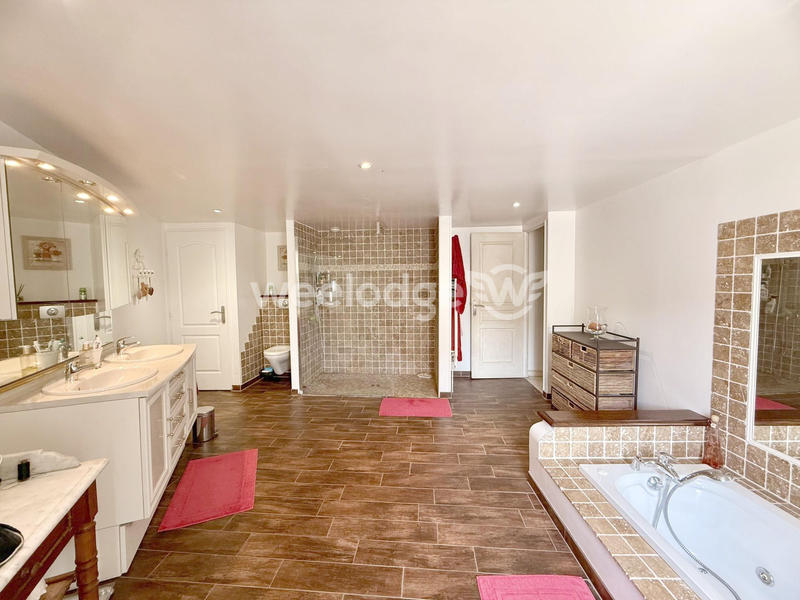 Maison - 195 m² - 6 pièces