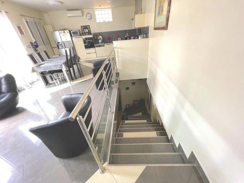 Maison - 110 m² - 4 pièces